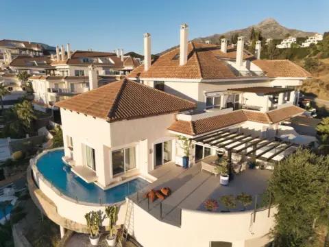 Ático en Los Naranjos-Las Brisas