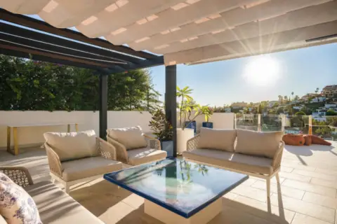 Ático en Los Naranjos-Las Brisas