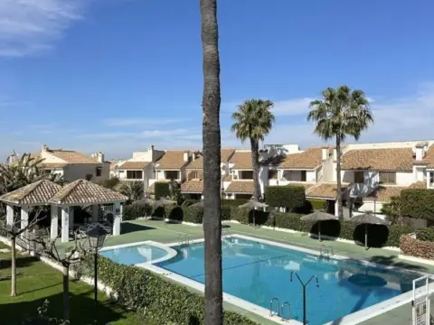Casa en Chalet Adosado en Alquiler de Larga Temporada en Don Pueblo en Gran Alacant