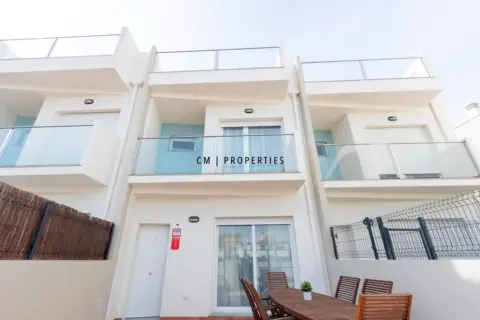 Casa adosada en Avinguda Mar