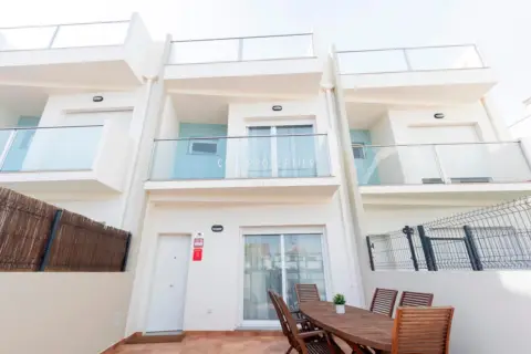 Casa adosada en Avinguda Mar