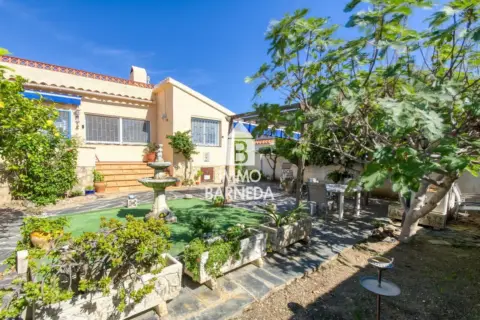 Casa en Carrer del Penedès, 4