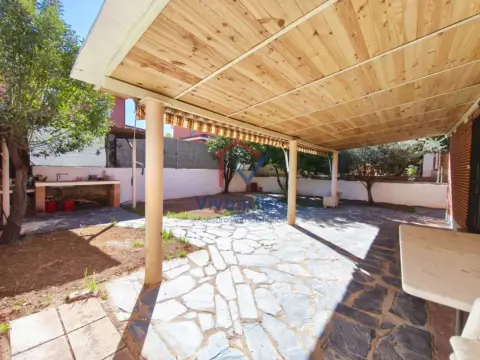 Casa pareada en calle de los Pinos