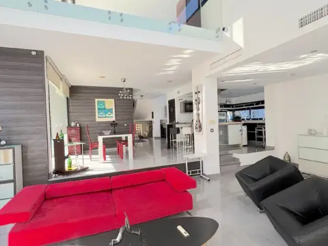 Casa en Hipódromo-Cerrado del Águila