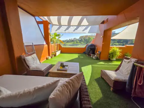 Apartamento en Urbanización El Hacho-La Duquesa Golf