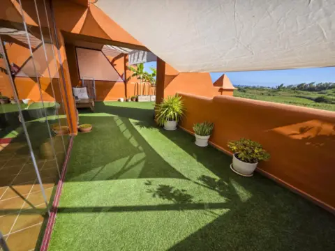 Apartamento en Urbanización El Hacho-La Duquesa Golf