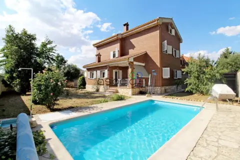 Chalet en Cabanillas del Campo