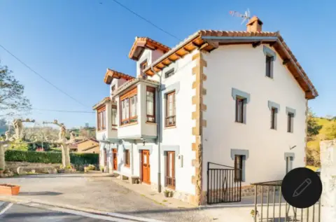 Casa en calle Bo Riaño-Lastra, nº 21