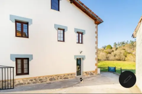 Casa en calle Bo Riaño-Lastra, nº 21