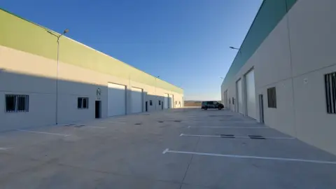 Nave industrial en calle de los Prados