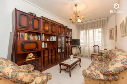 Piso en calle Camilo Villabaso, nº Sin Informacion