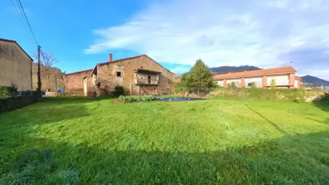Casa en Los Corrales de Buelna