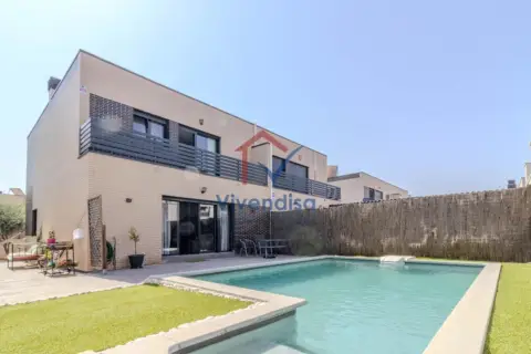 Casa pareada en Barrio Pueblos Guadalajara