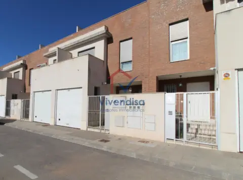 Casa adosada en calle de Asturias
