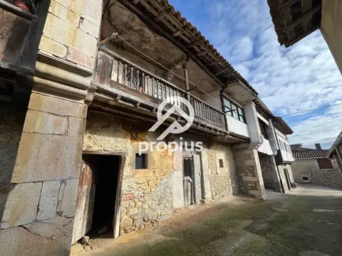 Casa adosada en calle Pielasierra
