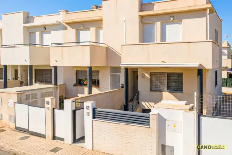 Dúplex en calle Isla Santa Elena