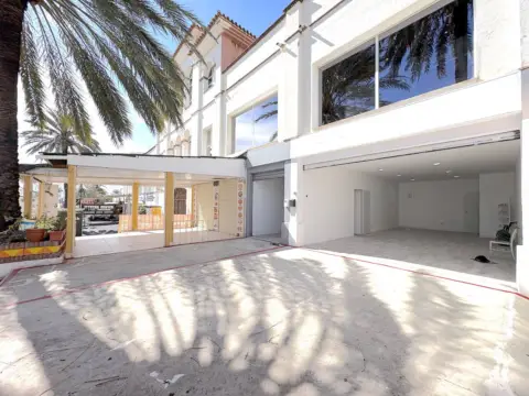 Local comercial en Puerto Marina