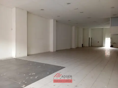 Local comercial en Avenida de la Paz