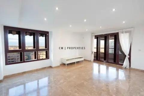 Piso en Avenida de las Cortes Valencianas