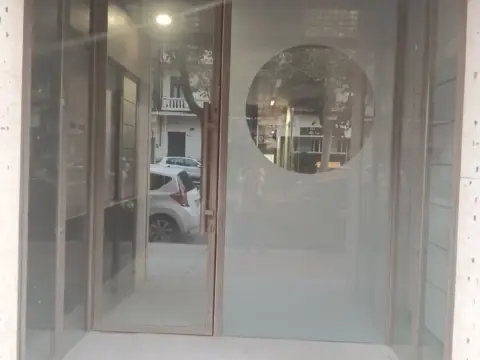 Local comercial en Avenida de la Paz