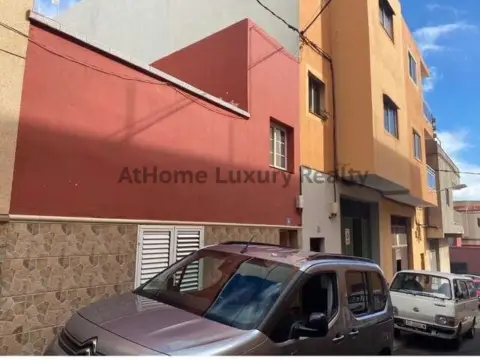 Casa en calle Rosado