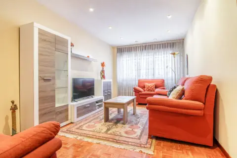 Piso en calle de Tineo, 5