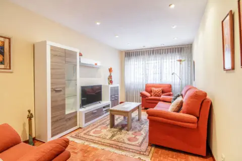 Piso en calle de Tineo, 5