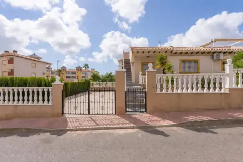 Chalet adosado en Orihuela Costa