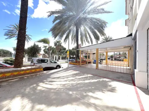 Local comercial en Puerto Marina