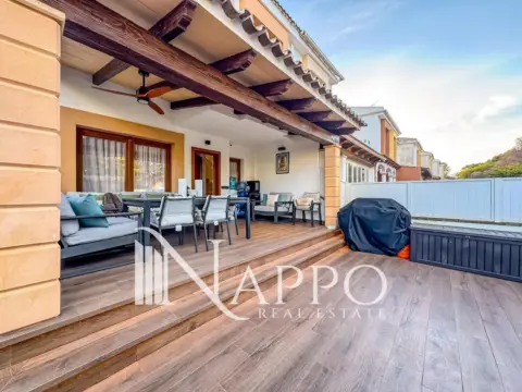 Casa adosada en Carrer de l'Ocell del Paradís