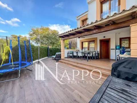 Casa adosada en Carrer de l'Ocell del Paradís