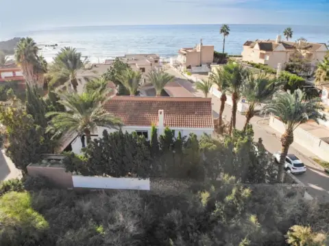 Chalet en Calarreona-Las Lomas