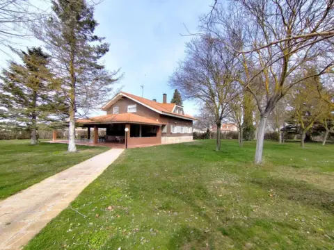 Chalet en Trigueros del Valle