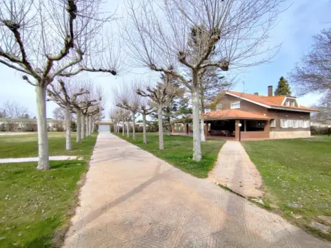 Chalet en Trigueros del Valle