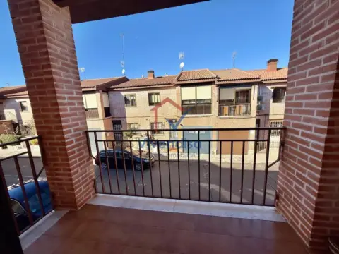 Casa adosada en calle de Simón Bolívar