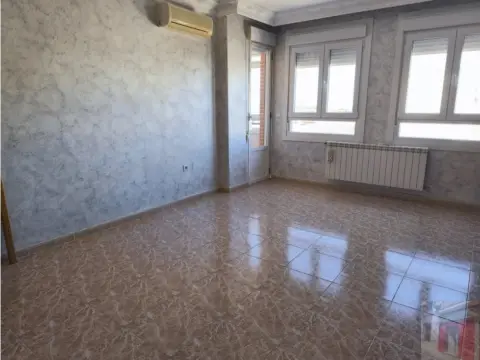 Piso en Av. Reyes Católicos