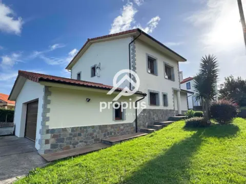 Chalet en calle Parres, nº 1