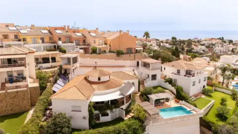 Chalet on Pensamiento Street