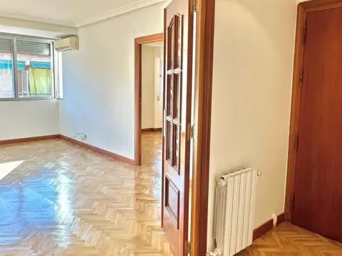 Piso en calle Torrejón de Velasco