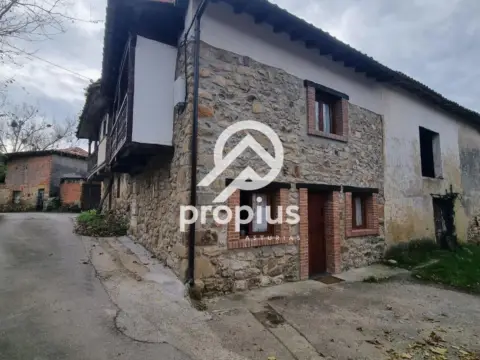 Casa adosada en calle San Martin de Grazanes, nº 1
