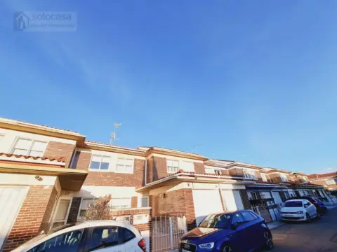 Casa adosada en Cabezón de Pisuerga