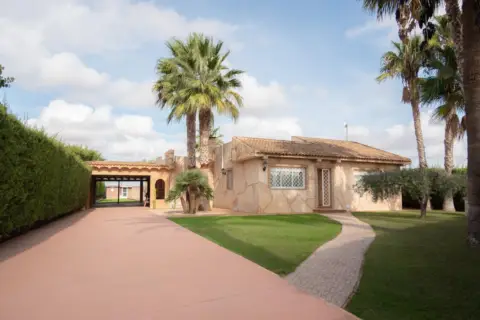 Casa en Carretera a La Aljorra