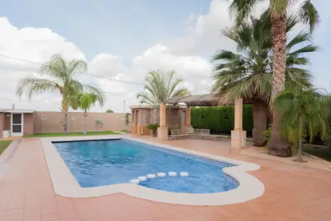 Casa en Carretera a La Aljorra