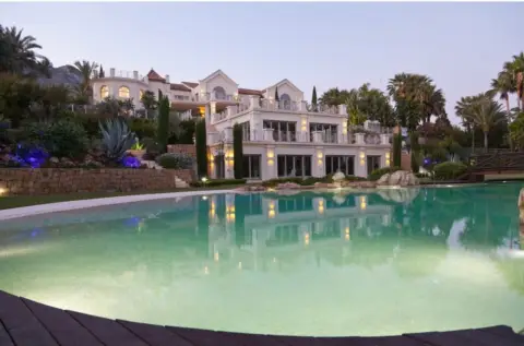 Chalet en Playa Bajadilla-Puertos