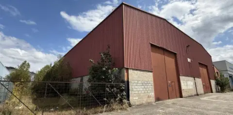 Nave industrial en Riaño-Barros