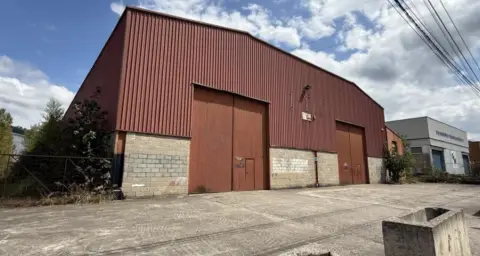 Nave industrial en Riaño-Barros