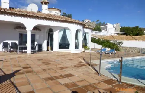 Chalet en Laderas (Monte de los Almendros, Alfamar, Costa Aguilera)