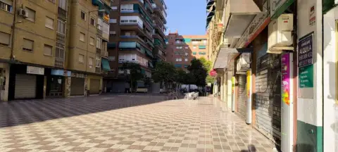 Local comercial en calle Reina Mora, 4