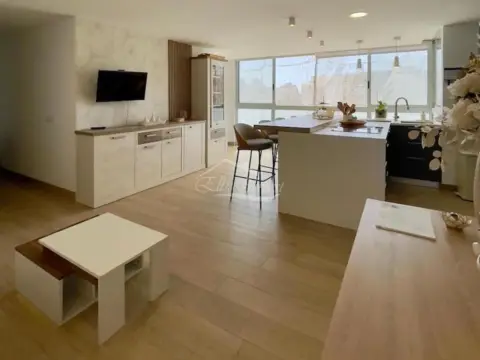 Piso en Rambla-Duggi-Los Hoteles