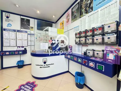 Local comercial en calle Palmira Villa Glez-Rio